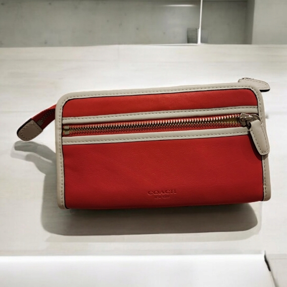 Coach Legacy Two Tone Leather Zippy Wallet Coral/Snow Like new and HTF - Picture 3 of 8